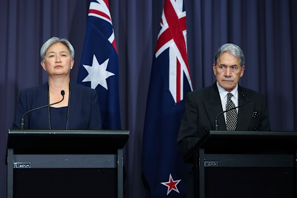 تحديثات حية عن حرب الولايات المتحدة وإيران: تقدم إسرائيل إلى لبنان؛ تأثر المنطقة الخضراء في بغداد؛ الإمارات تغلق مجالها الجوي مؤقتاً