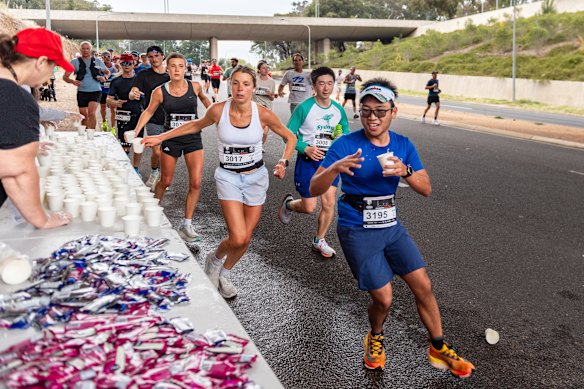 Marathon runners use gels to consume more carbohydrates as they race, but sometimes find them hard to tolerate.