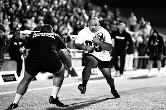 Abraham Tulisi competes against Chanel Mapusua during the RUNIT Championship League in Auckland last month.