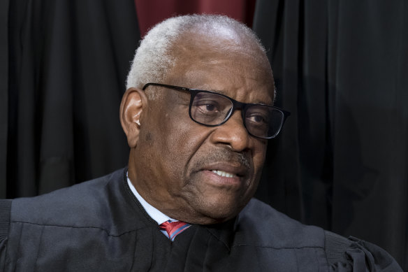 Judecătorul Clarence Thomas.