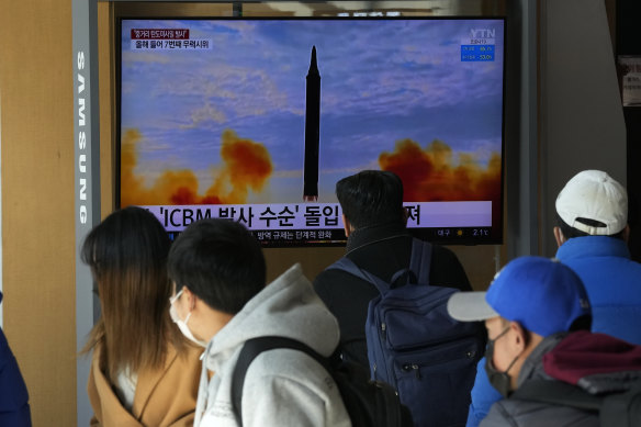 People watch a TV showing a file image of North Korea’s missile launch during a news program at Seoul Railway Station on Sunday, January 30.