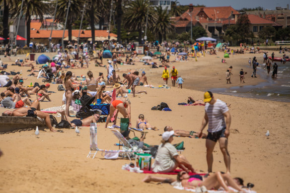 Beachgoers at St Kilda on the last day of 2022.