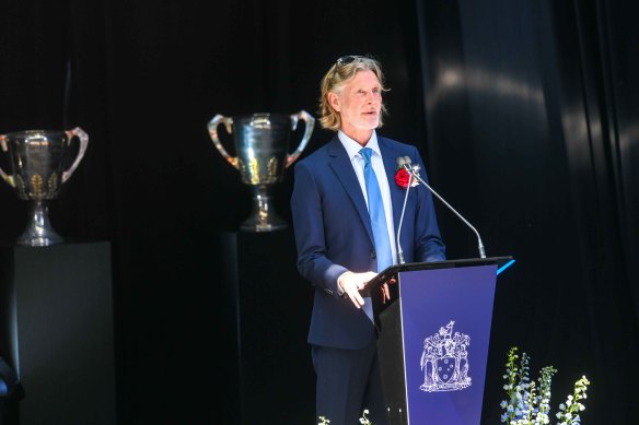 Ron Barassi’s son Ron jnr pays tribute at the MCG.