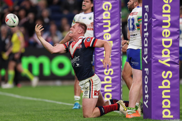Lindsay Collins’ late try set up a grandstand finish but it wasn’t to be for his Roosters side.