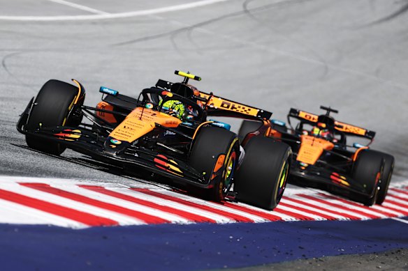 Oscar Piastri tries to chase down teammate Lando Norris.