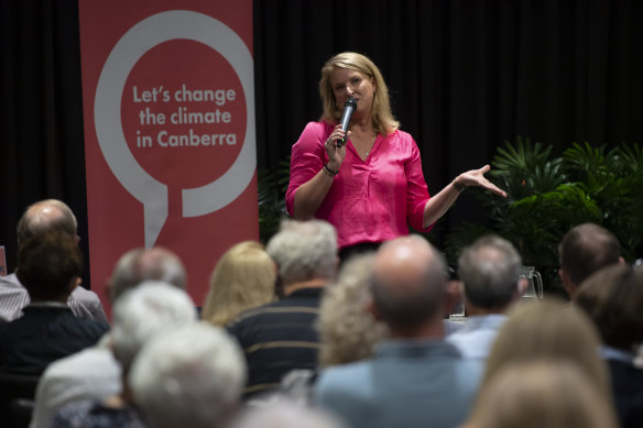 Kylea Tink met voters at the Northbridge Golf Club on Wednesday night.