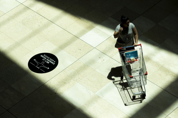 Australian consumer confidence fell to its lowest level since the second Melbourne lockdown in 2020.