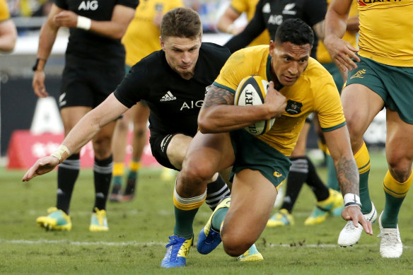 Not enough: Israel Folau scores a try as the Wallabies lose to New Zealand.