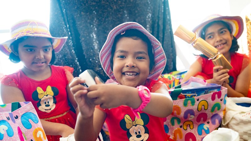 ‘You overcome darkness by bringing light’: Lunch brings Bondi together for Christmas