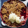 Spring crumble with pineapple, pecan and strawberry