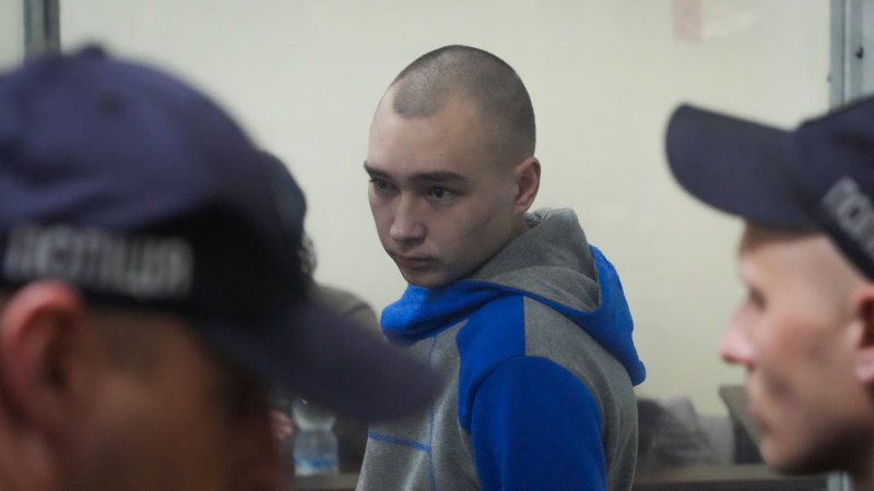 Ukrayna'nın ilk savaş suçları davasında Rus askerine ömür boyu hapis cezası verildi
