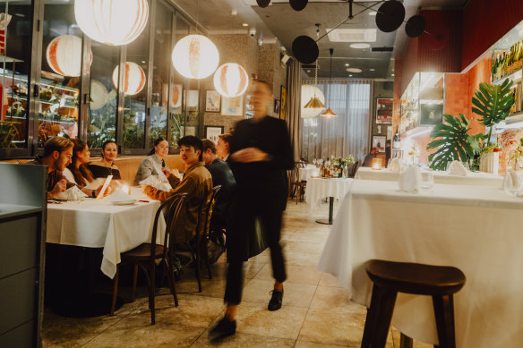 Linen tablecloths and flickering candles have softened and warmed Monopole’s dining room.