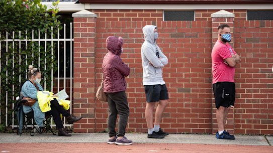 Perth people wait to be COVID tested in Joondalup.