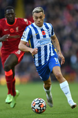 Leandro Trossard of Brighton & Hove Albion runs with the ball against Liverpool.