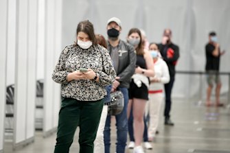 People line up at the newly-opened vaccination hub at the Brisbane Convention & Exhibition Centre. 