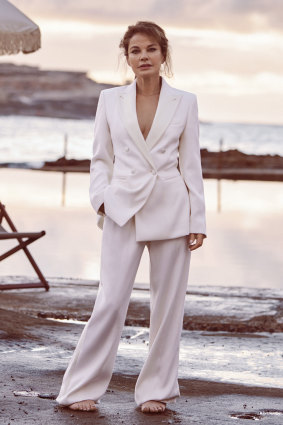  Sigrid wears suit by Max Mara.