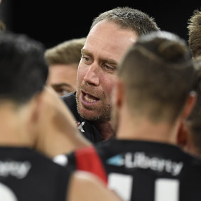 Bombers coach Ben Rutten speaks to his players.