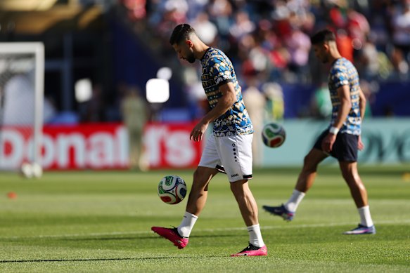 Iraq’s Kevin Yakob warms up.