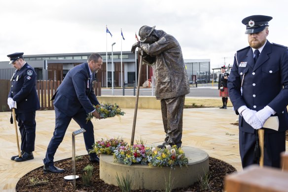 RFSA president Scott Campbell lays a wreath during the memorial garden commemoration at the NSW RFS state training academy in Dubbo.