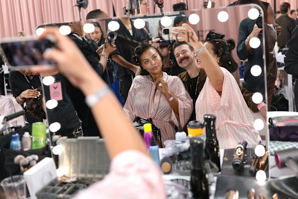 Selman and model Paloma Elsesser backstage at last year’s Victoria’s Secret fashion show. 