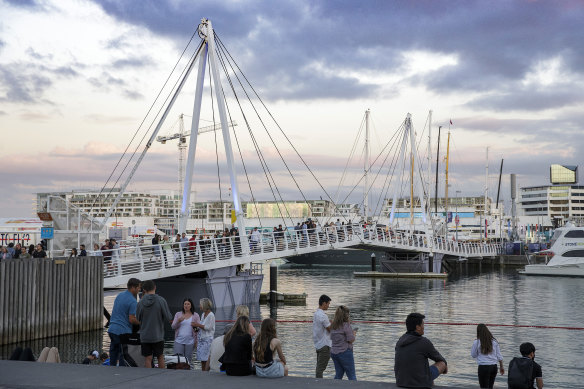 A bridge similar to Auckland’s Wynyard Crossing, which opens to enable boats to pass beneath, was considered feasible to link Teneriffe with Bulimba in a report kept secret by the Queensland government for five years.