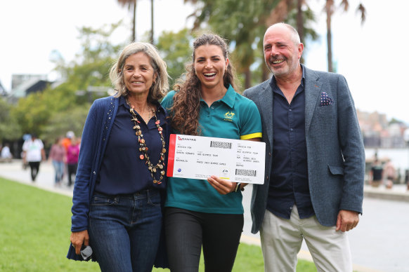  Jessica Fox with her parents Myriam and Richard in Sydney last year.