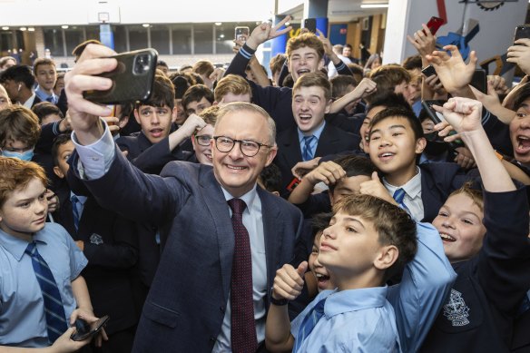 Opposition Leader Anthony Albanese was mobbed by students when he visited his old high school this morning. 