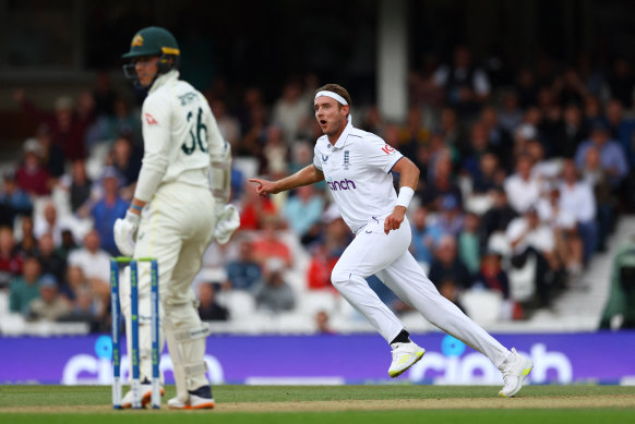 Stuart Broad finds Todd Murphy’s outside edge.