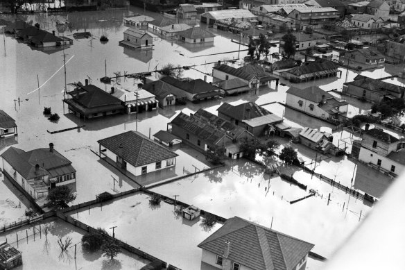 Aerial view of Maitland during heavy floods, August 16, 1952.