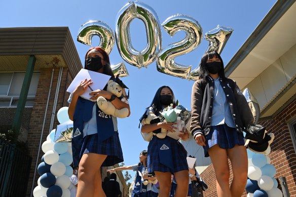 Goodbye 2021: Students graduating from high school this week.