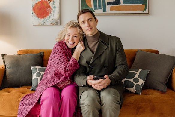 Rebecca Gibney e Harry McNaughton em Felicidade.