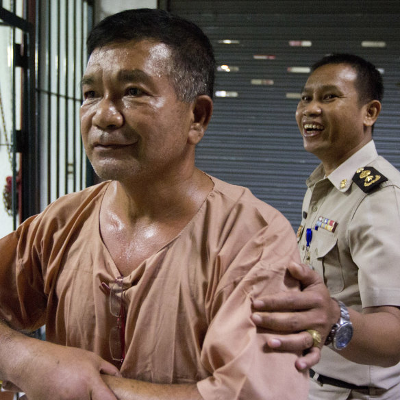 Lieutenant General Manas Kongpan, left, in custody in 2016.