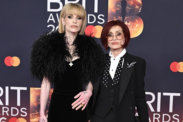 Kelly Osbourne ve Sharon Osbourne, 2026 BRIT Ödülleri