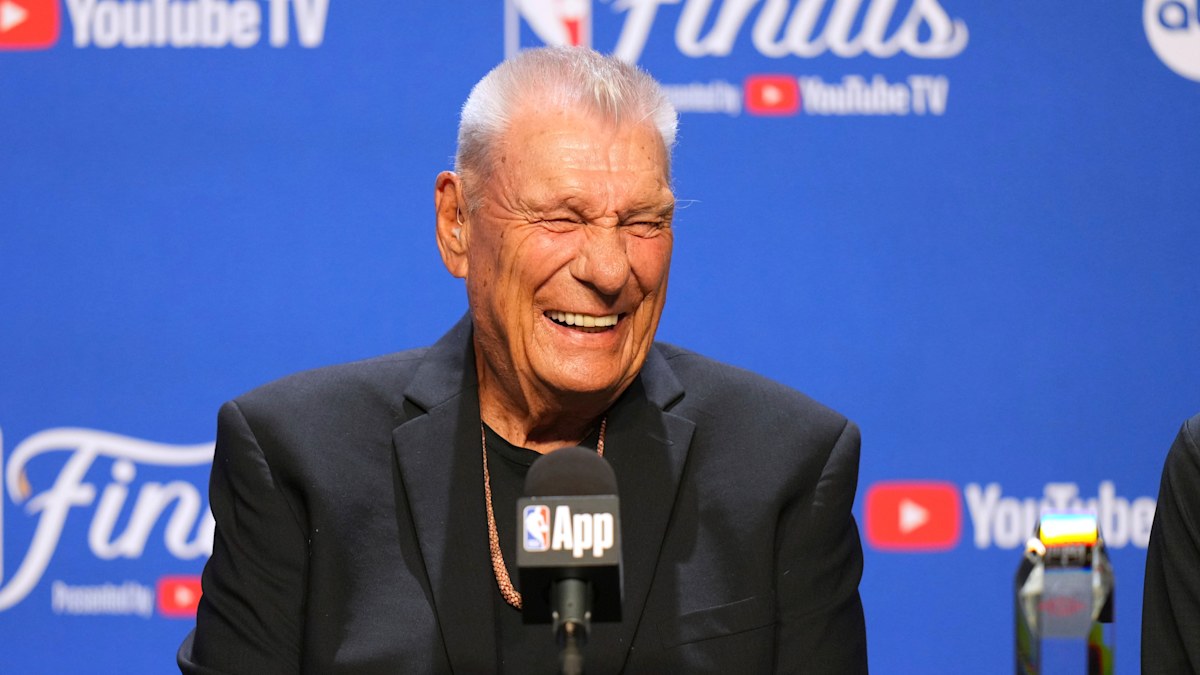 Tributes flow after death of trailblazing NBA legend