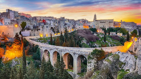A Ponte Acquedotto em Gravina, Puglia.