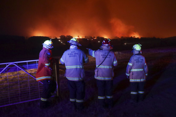 ACT Rural Fire Service members at a bushfire near Adaminaby. Labor backbencher Mike Kelly has raised concerns about the number of volunteers in fire services nationally.