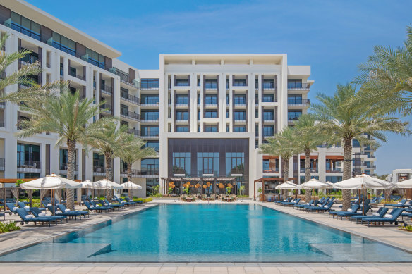 The Mandarin Oriental, Muscat and its pool.