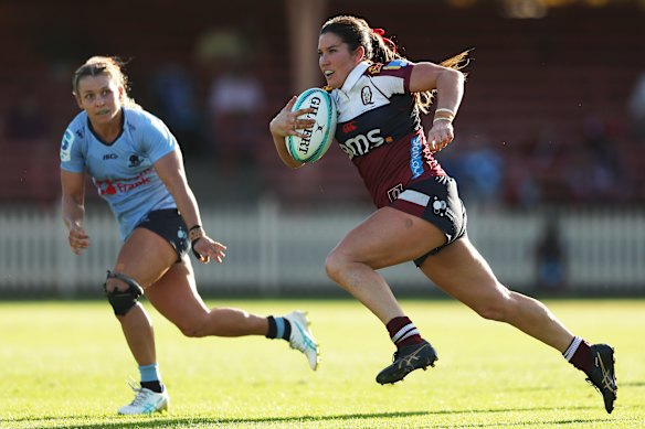 Charlotte Caslick running the ball for the Reds.