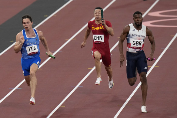 Italy on their way to winning the men’s 4 x 100m relay.