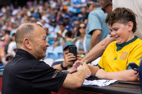 Eddie Jones makes a young fan’s day. 