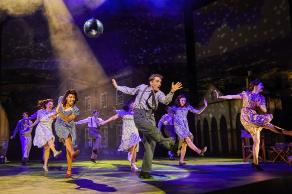 A scene from Jack Absolute Flies Again.