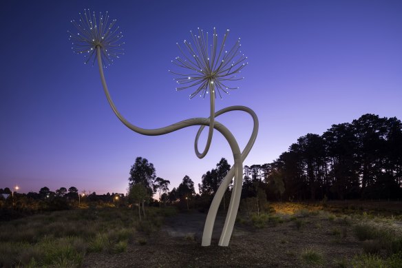 The Love Flower sculpture - by John Meade, based on an arrangement by Emily Karanikolopoulos - is designed as a gift to those travelling along Peninsula Link.