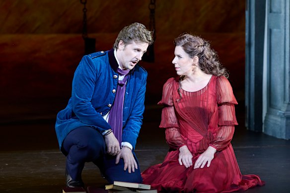 Andrei Bondarenko as Onegin and Lauren Fagan as Tatyana. 