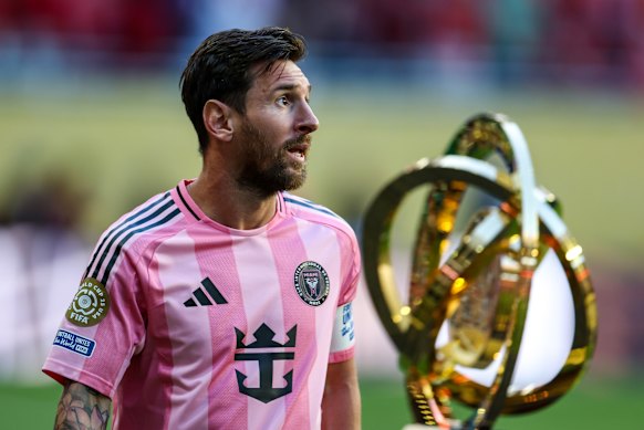 Lionel Messi and the World Cup trophy of the club.