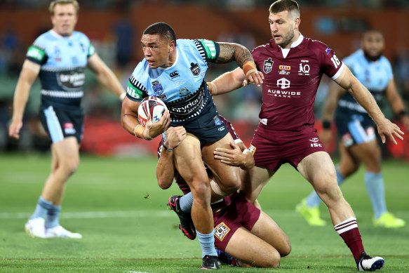 Tyson Frizell is determined to stop Queensland hounding Nathan Cleary on the last tackle.