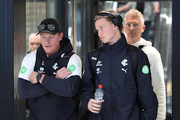 Carlton coach Michael Voss and player Flynn Young at Melbourne Airport on Friday.