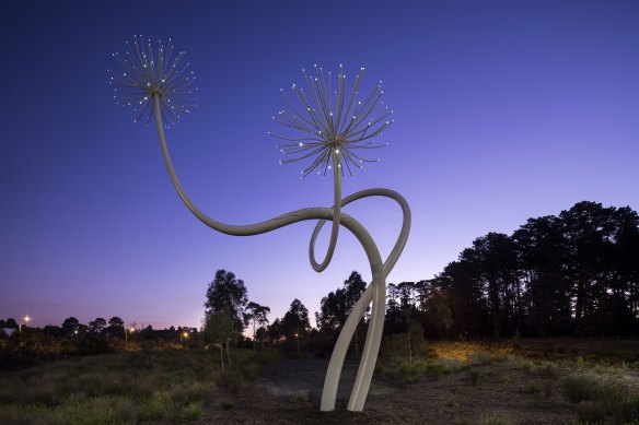 The Love Flower sculpture, by John Meade, based on an arrangement by Emily Karanikolopoulos, is designed as a gift to those travelling along Peninsula Link.
