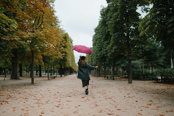 París luce bien bajo la lluvia. Y es silencioso.