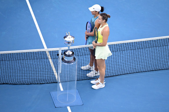 Aryna Sabalenka (right) and Madison Keys pose next to the Daphne Akhurst Memorial Cup prior to the women’s singles final.