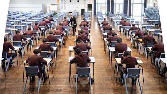 来自澳大利亚 766 所学校的约 15,000 名学生参加了此次评估。